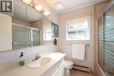 25 TIDEWATER Way | Lions Bay British Columbia | Slide Image Sixteen