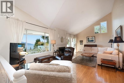25 TIDEWATER Way | Lions Bay British Columbia | Slide Image Six