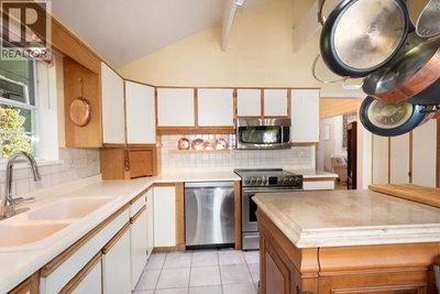 25 TIDEWATER Way | Lions Bay British Columbia | Slide Image Nine