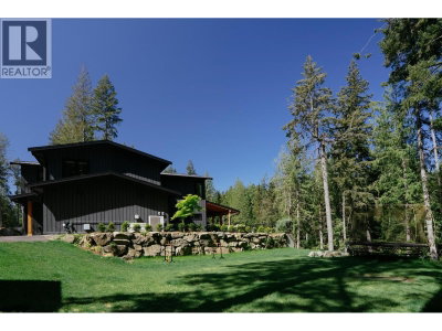 1604 JOAN AUDREY Lane | Bowen Island British Columbia | Slide Image Thirty-six