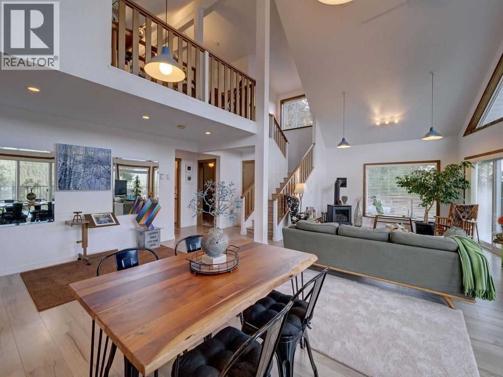 5280 CECIL HILL Road, Madeira Park, British Columbia V0N 2H1