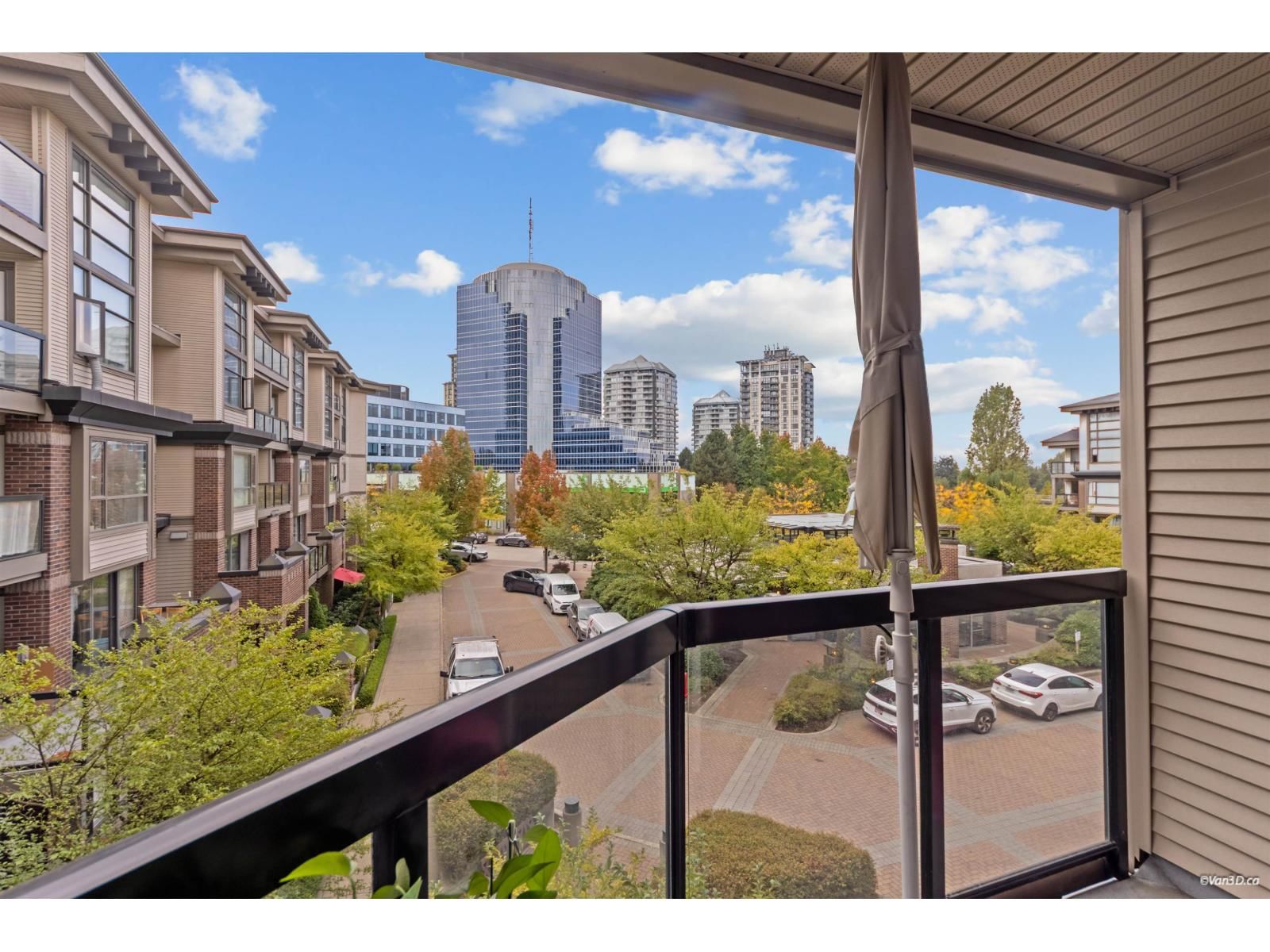 10838 CITY Parkway, Surrey, British Columbia V3T 5X9