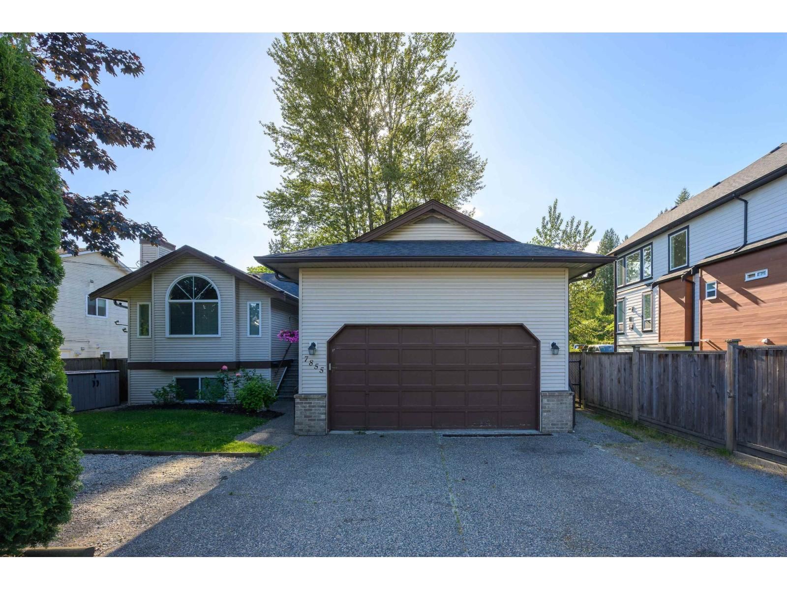 7855 CEDAR Street, Mission, British Columbia V2V 3M8