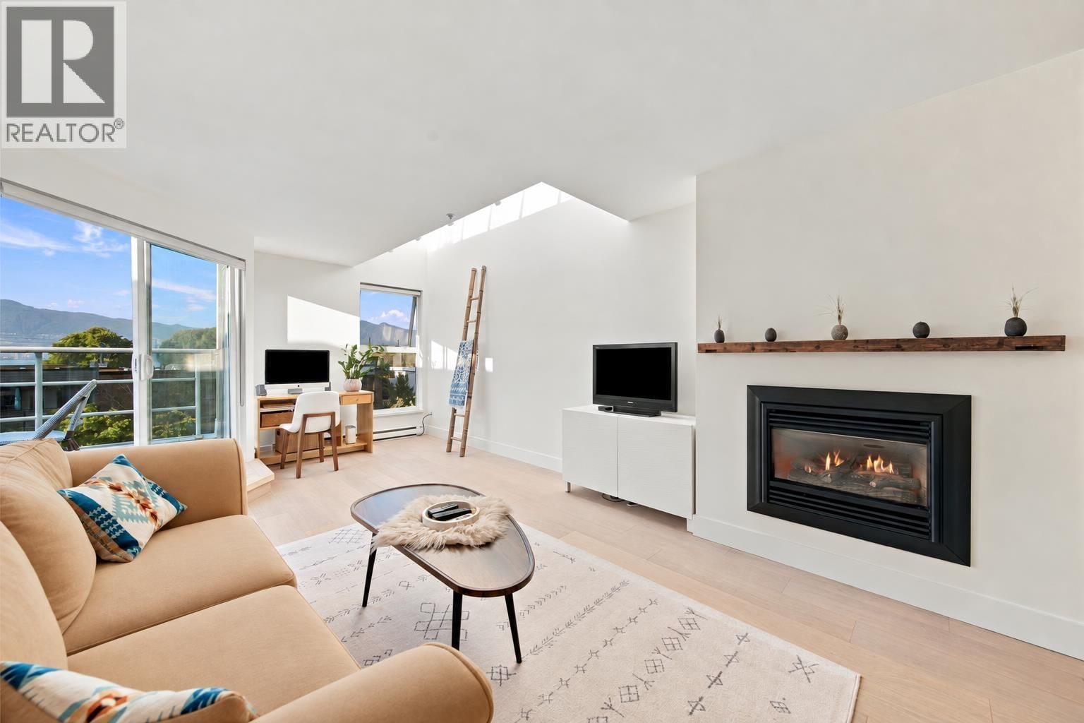 2240 YORK Avenue, Vancouver, British Columbia V6K 1C6