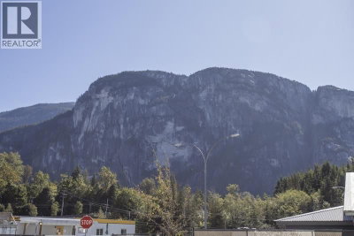 1342 HALYARD Place | Squamish British Columbia | Slide Image Two