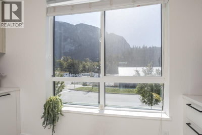 1342 HALYARD Place | Squamish British Columbia | Slide Image Six