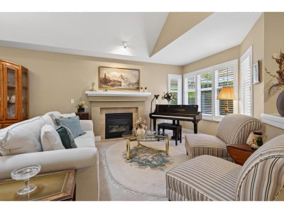 15500 ROSEMARY HEIGHTS Crescent | Surrey British Columbia | Slide Image Six
