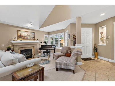 15500 ROSEMARY HEIGHTS Crescent | Surrey British Columbia | Slide Image Eight