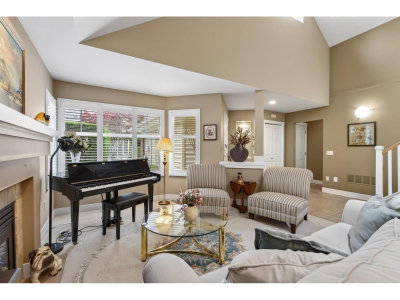 15500 ROSEMARY HEIGHTS Crescent | Surrey British Columbia | Slide Image Nine