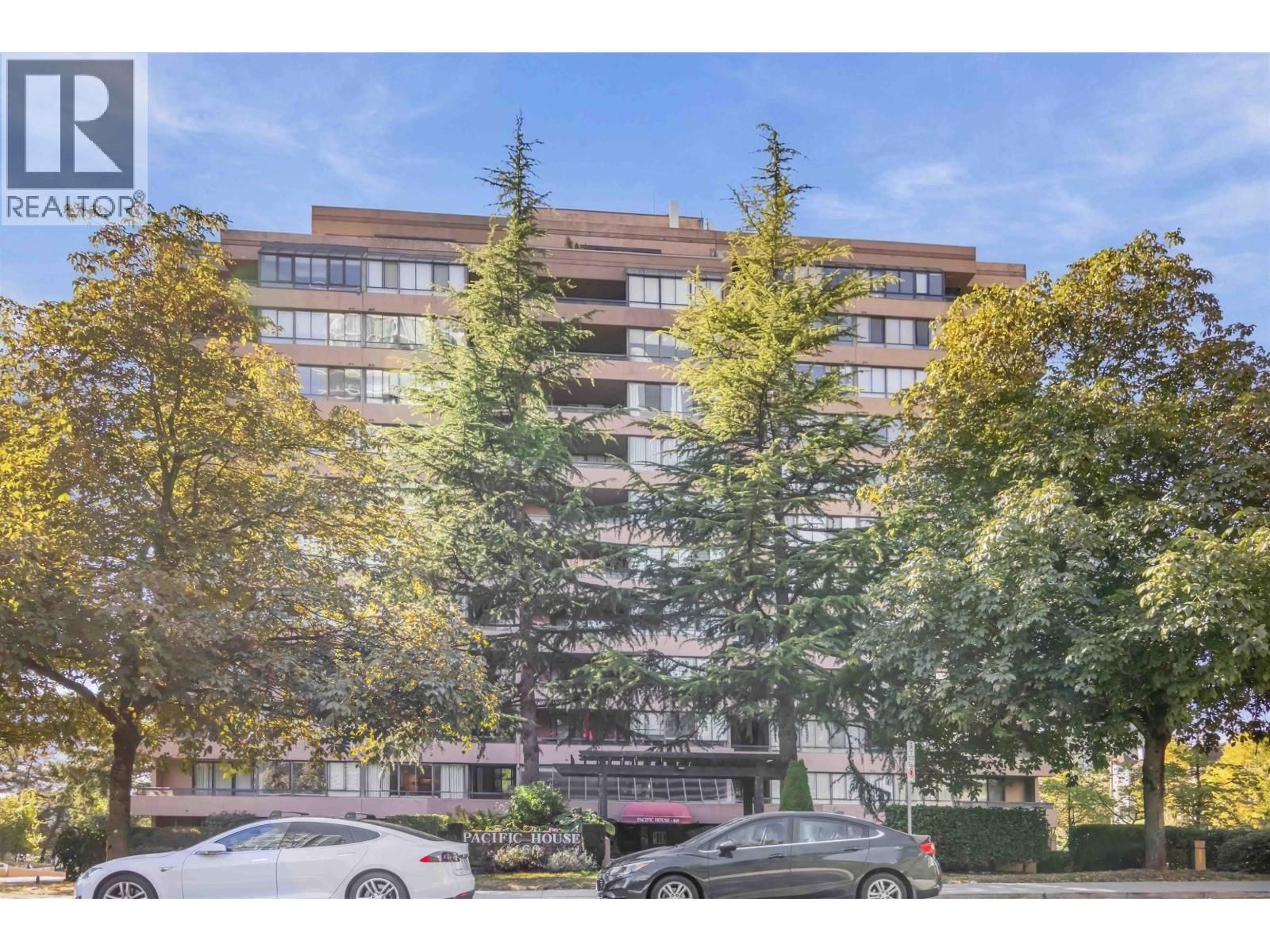 460 WESTVIEW Street, Coquitlam, British Columbia V3K 6C9
