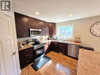 2870 GREENFOREST Crescent | Prince George British Columbia | Slide Image Three