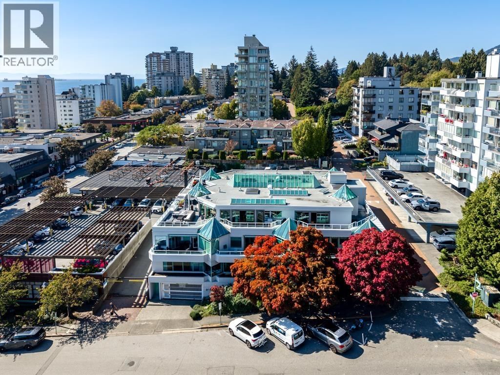 565 17 Street, West Vancouver, British Columbia V7V 3S9