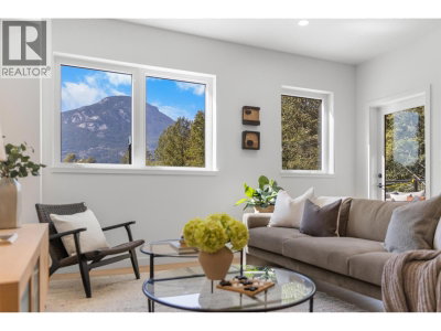 1055 RAVEN Drive | Squamish British Columbia | Slide Image One