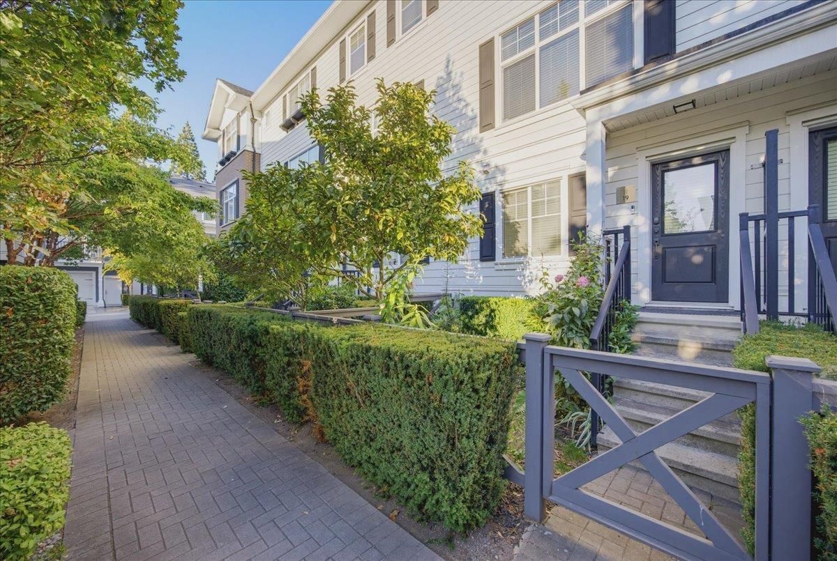 16458 23A Avenue, Surrey, British Columbia V3Z 0L9