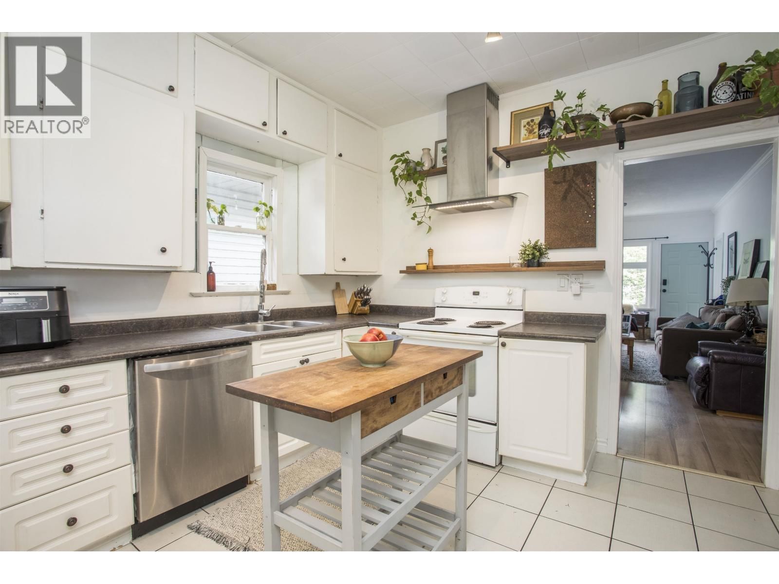 1976 WARWICK Avenue, Port Coquitlam, British Columbia V3C 1L6