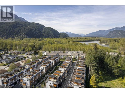39767 GOVERNMENT Road | Squamish British Columbia | Slide Image Sixteen