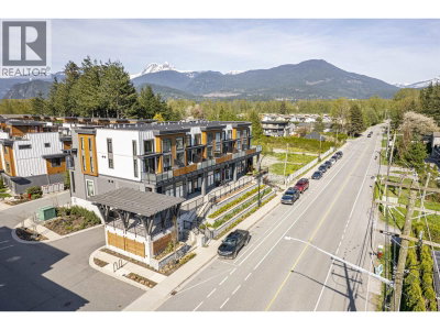 39767 GOVERNMENT Road | Squamish British Columbia | Slide Image Nineteen