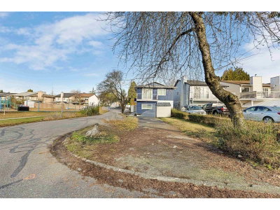 123 SPRINGFIELD Drive | Langley British Columbia | Slide Image Four