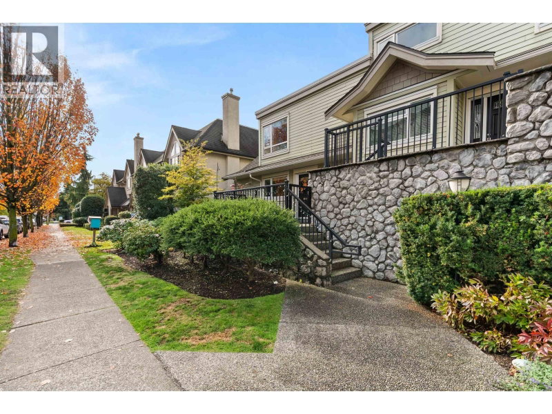 1741 CHESTERFIELD Avenue North Vancouver British Columbia, V7M 2N9 - 2 Bedrooms Condo For Sale
