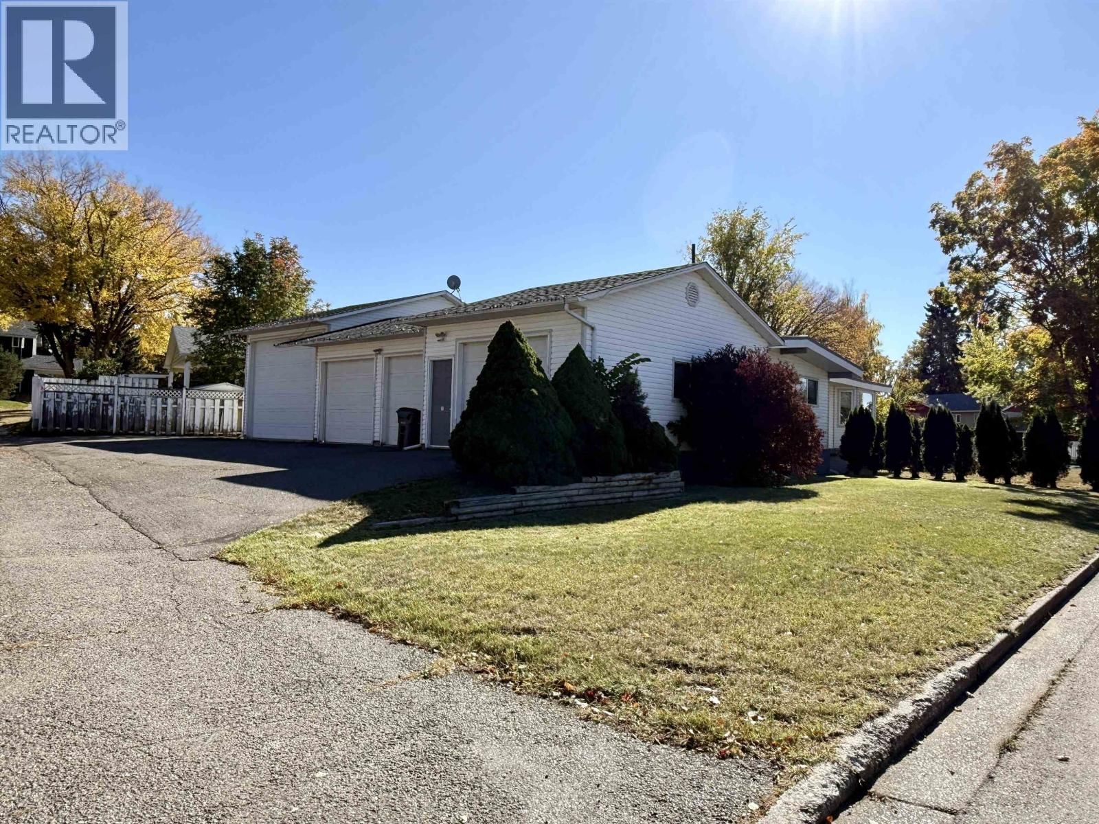 1746 IRWIN Street, Prince George, British Columbia V2M 2Y5