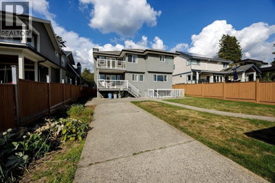 449 16TH Street | North Vancouver British Columbia | Slide Image Thirty-six