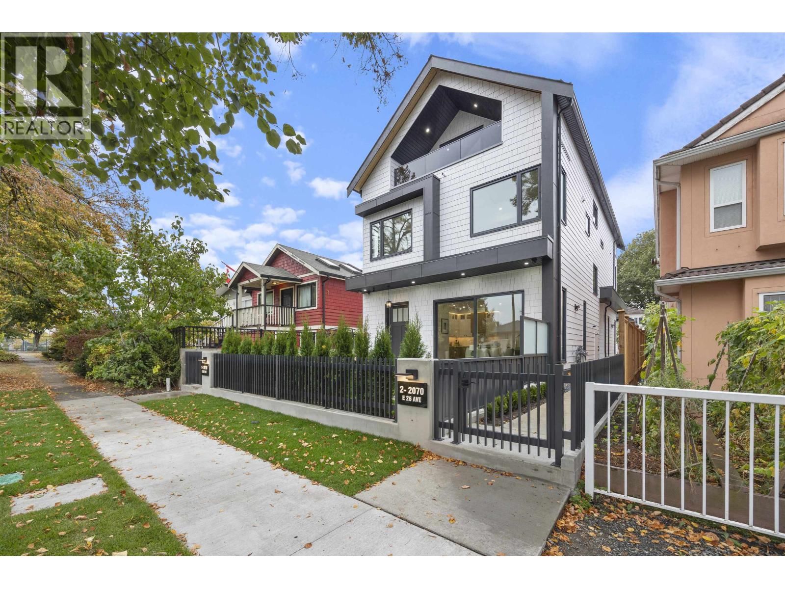 2070 26TH Avenue, Vancouver, British Columbia V5N 2W4