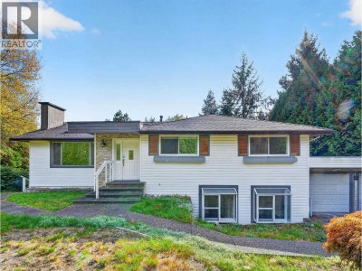 4380 WOODCREST Road | West Vancouver British Columbia | Slide Image Thirteen