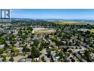 5059 WHITWORTH Crescent | Delta British Columbia | Slide Image Four