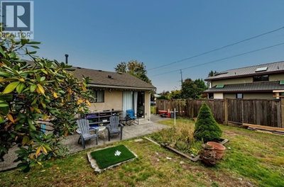 446 16TH Street | North Vancouver British Columbia | Slide Image Two