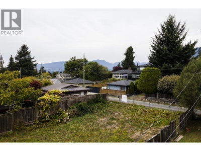 446 16TH Street | North Vancouver British Columbia | Slide Image Seven