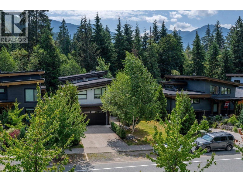 3324 MAMQUAM Road Squamish British Columbia, V8B 0S6 - 4 Bedrooms Home For Sale