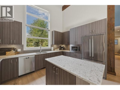 3324 MAMQUAM Road | Squamish British Columbia | Slide Image Thirteen