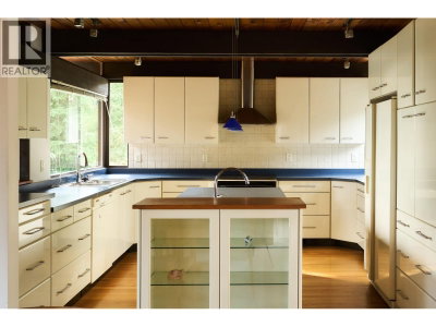 3959 PROSPECT Road | North Vancouver British Columbia | Slide Image Twenty-one