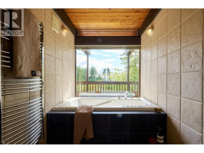3959 PROSPECT Road | North Vancouver British Columbia | Slide Image Twenty-nine