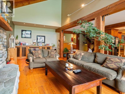 9297 LAKESHORE Drive | Whistler British Columbia | Slide Image Eleven