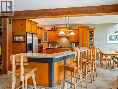 9297 LAKESHORE Drive | Whistler British Columbia | Slide Image Thirteen