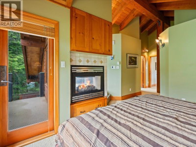 9297 LAKESHORE Drive | Whistler British Columbia | Slide Image Twenty-three