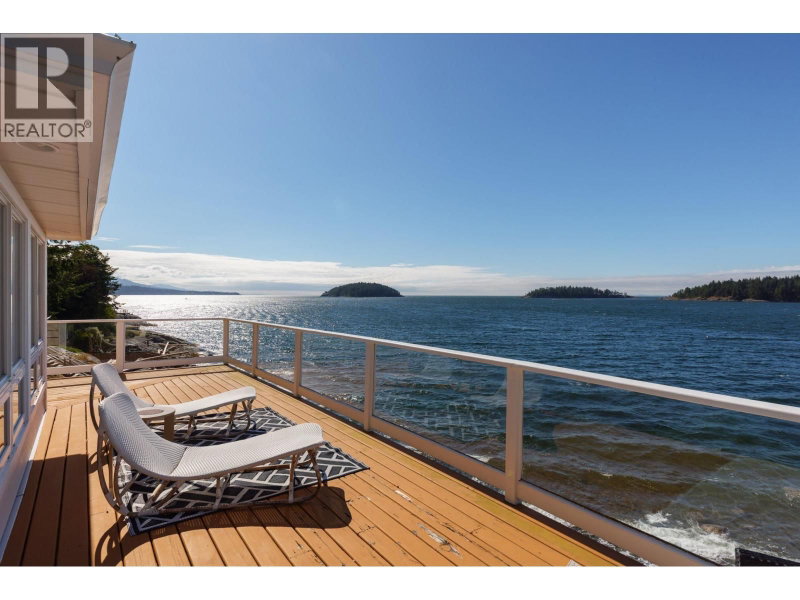 6655 SUNSHINE COAST Highway Sechelt British Columbia, V7Z 0M9 - 5 Bedrooms Waterfront Home For sale