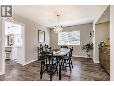 1328 HONEYSUCKLE Lane | Coquitlam British Columbia | Slide Image Eighteen