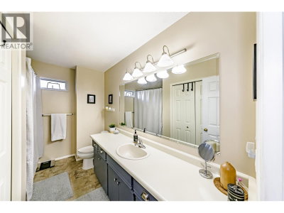 1328 HONEYSUCKLE Lane | Coquitlam British Columbia | Slide Image Twenty-six