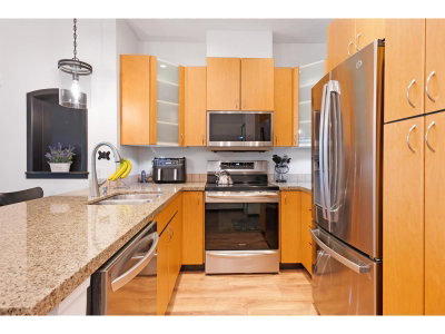 33485 SOUTH FRASER Way | Abbotsford British Columbia | Slide Image Five