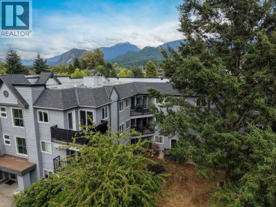 40120 WILLOW Crescent | Squamish British Columbia | Slide Image Two