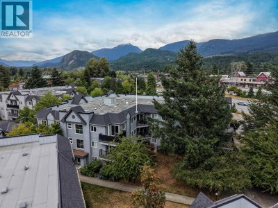 40120 WILLOW Crescent | Squamish British Columbia | Slide Image Twenty-two
