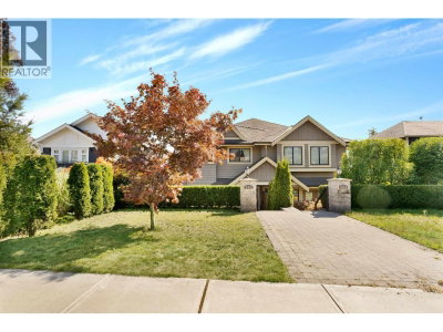 545 4TH Street | North Vancouver British Columbia | Slide Image One