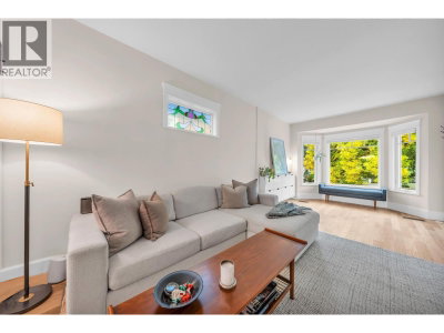 853 20TH Avenue | Vancouver British Columbia | Slide Image Nine