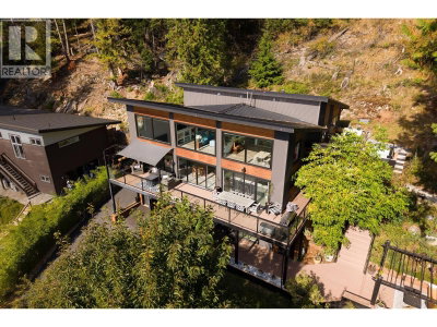955 WINDJAMMER Road | Bowen Island British Columbia | Slide Image Twenty-nine