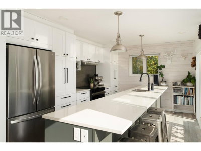955 WINDJAMMER Road | Bowen Island British Columbia | Slide Image Seven