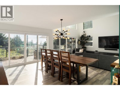 955 WINDJAMMER Road | Bowen Island British Columbia | Slide Image Nine