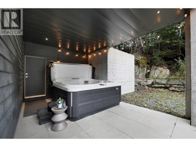 2242 ASPEN Drive | Whistler British Columbia | Slide Image Thirty