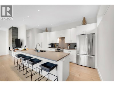 2242 ASPEN Drive | Whistler British Columbia | Slide Image Nine